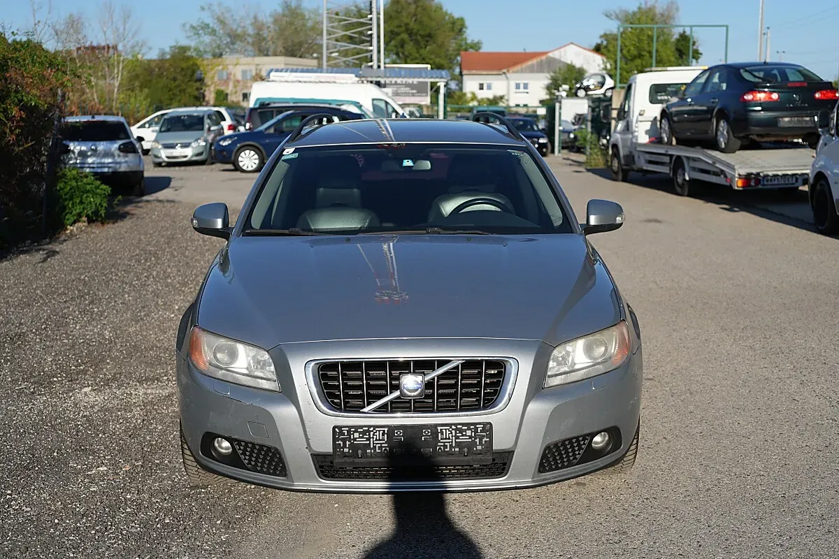 Volvo V70 2009 photo 2