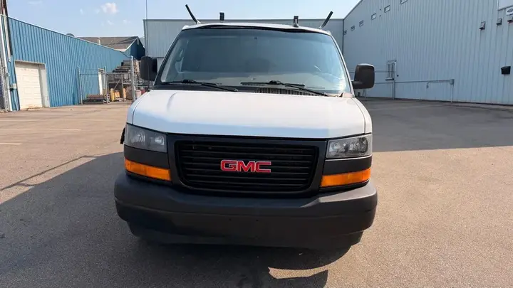 GMC Savana 2018 photo 2