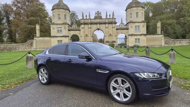 Jaguar Xe 2017 photo 2