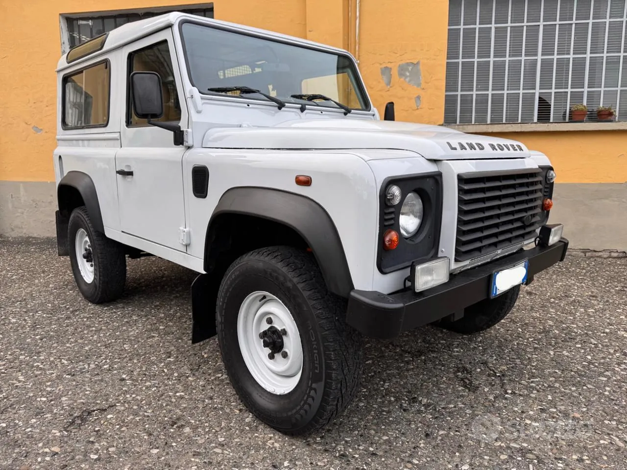 Land Rover Defender 2014 photo 3