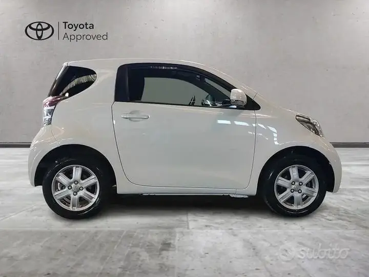Toyota Iq 2012 photo 3