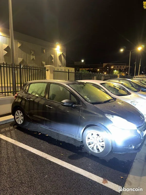Peugeot 208 2014 photo 2