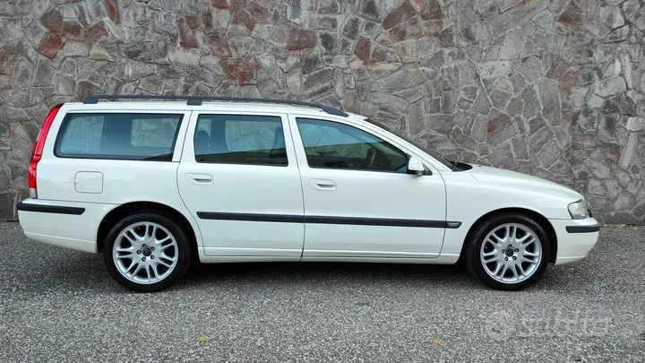 Volvo V70 2001 photo 2