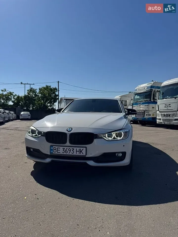 BMW 3 Series 2012 photo 2