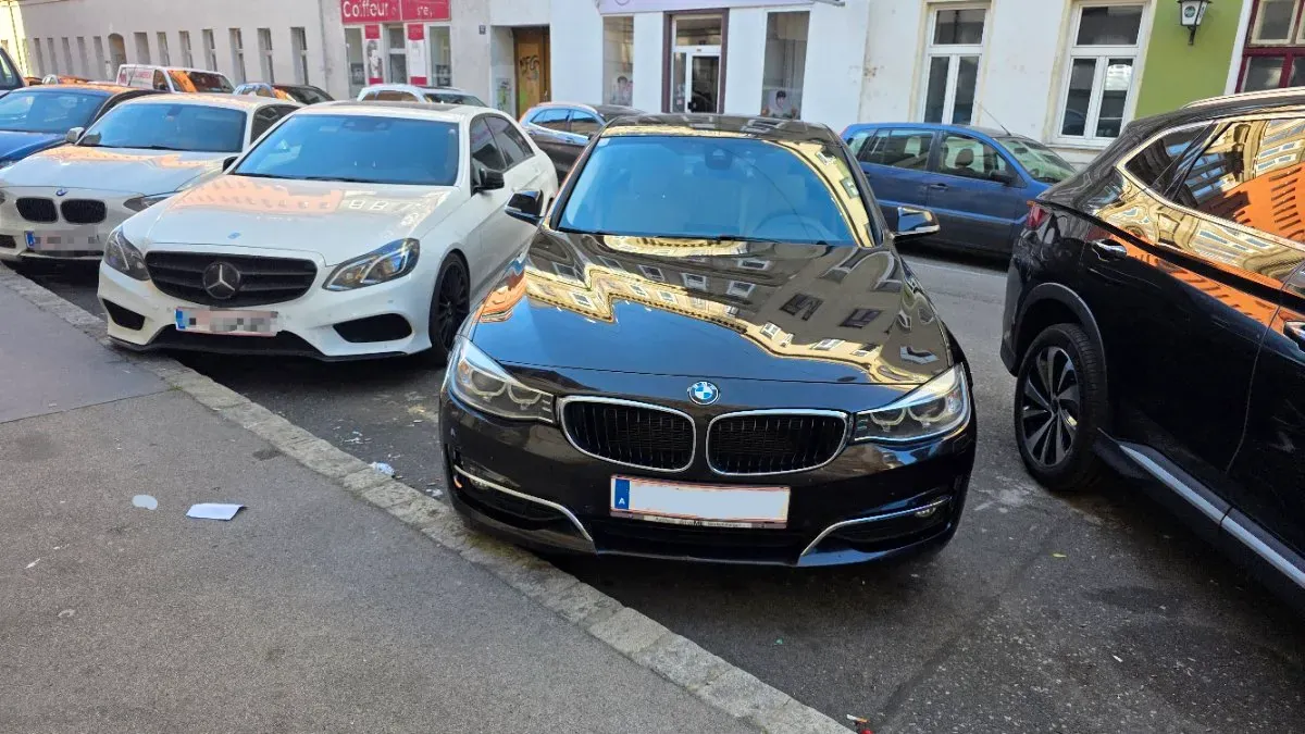 BMW 3 Series 2016 photo 2