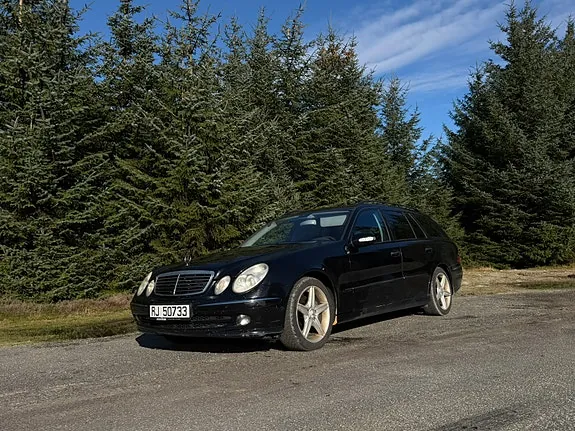 Mercedes-Benz E320 2005 photo 2