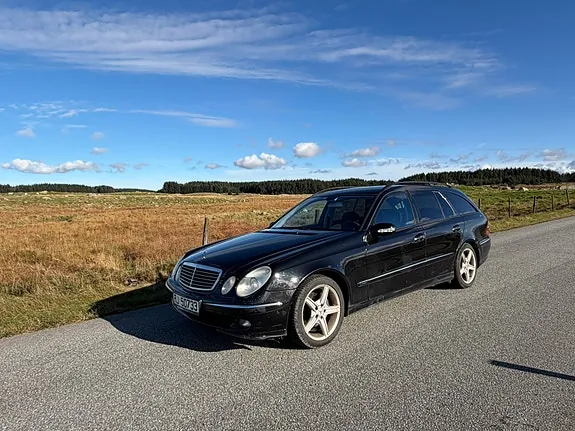 Mercedes-Benz E320 2005 photo 4