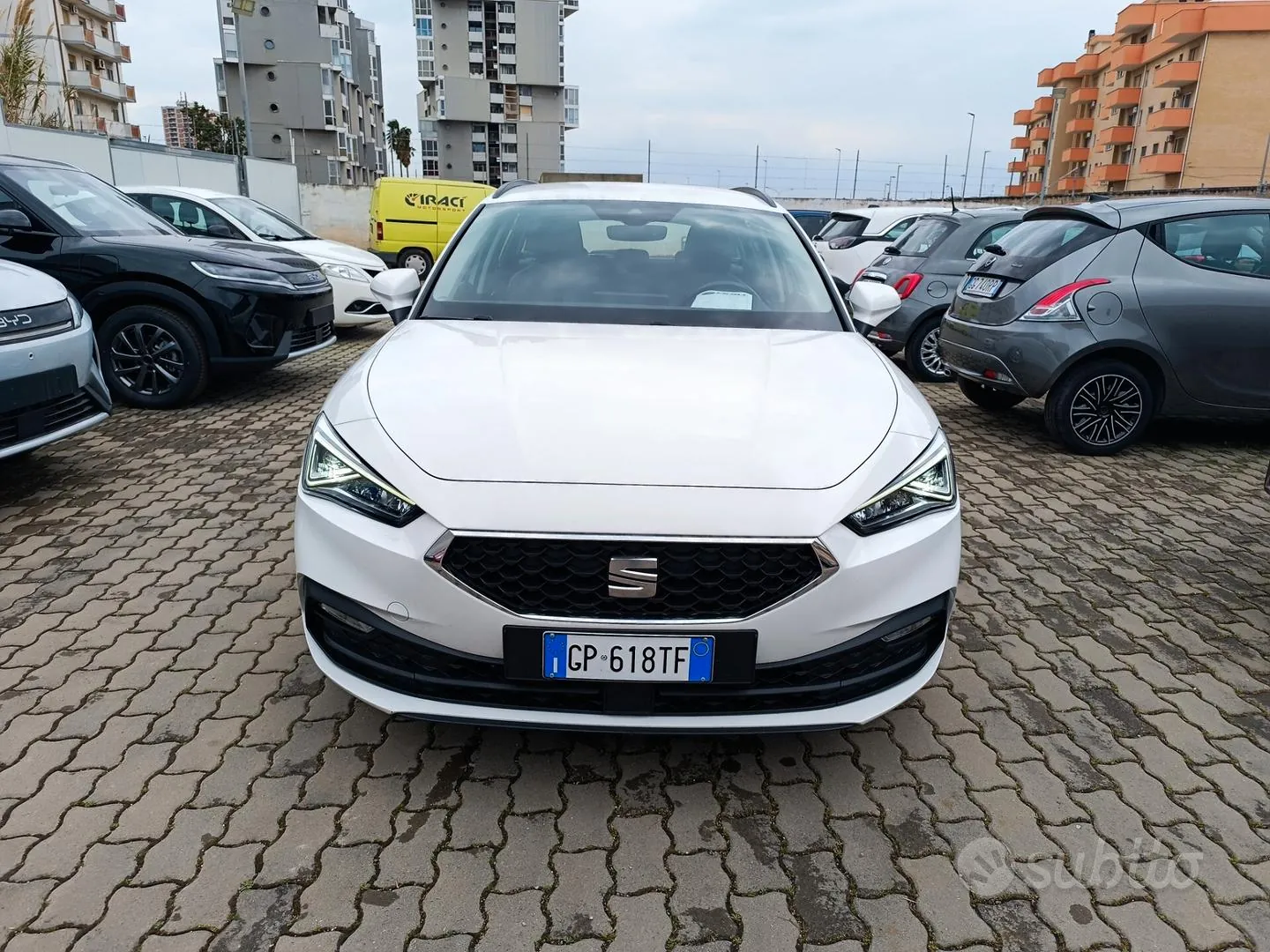 Seat Leon 2023 photo 2