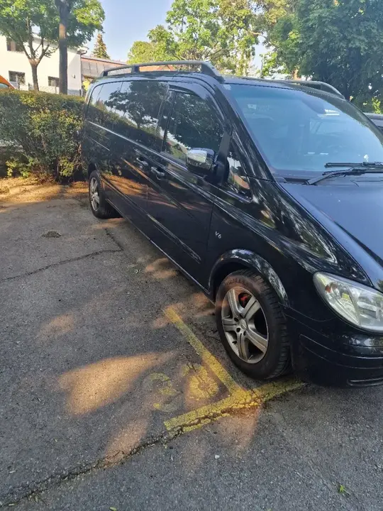 Mercedes-Benz Viano 2010 photo 2