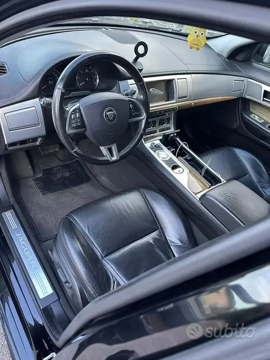 Jaguar Xf 2014 photo 2