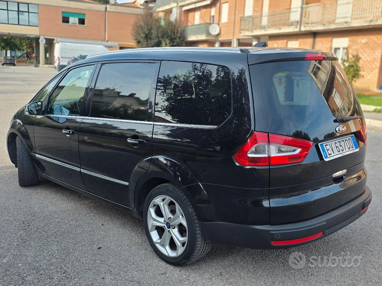 Ford Galaxy 2014 photo 3
