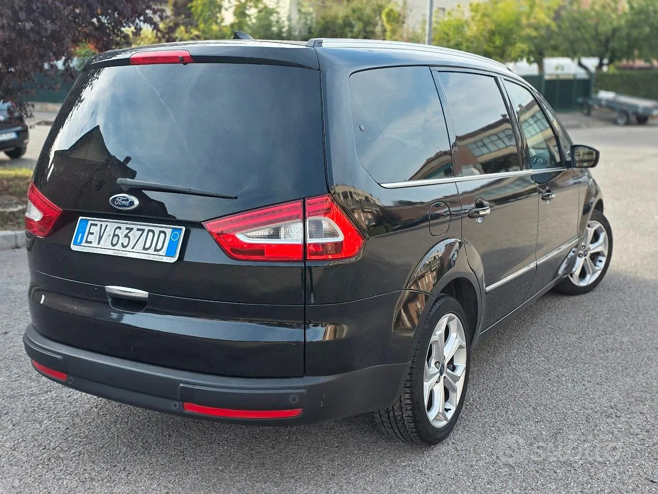 Ford Galaxy 2014 photo 2