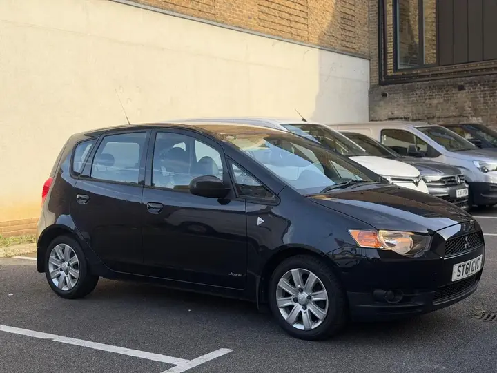 Mitsubishi Colt 2011 photo 2