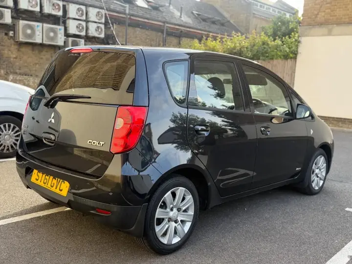 Mitsubishi Colt 2011 photo 3