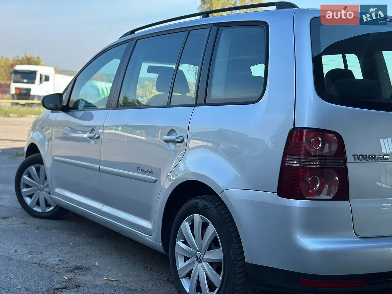 Volkswagen Touran 2009 photo 5