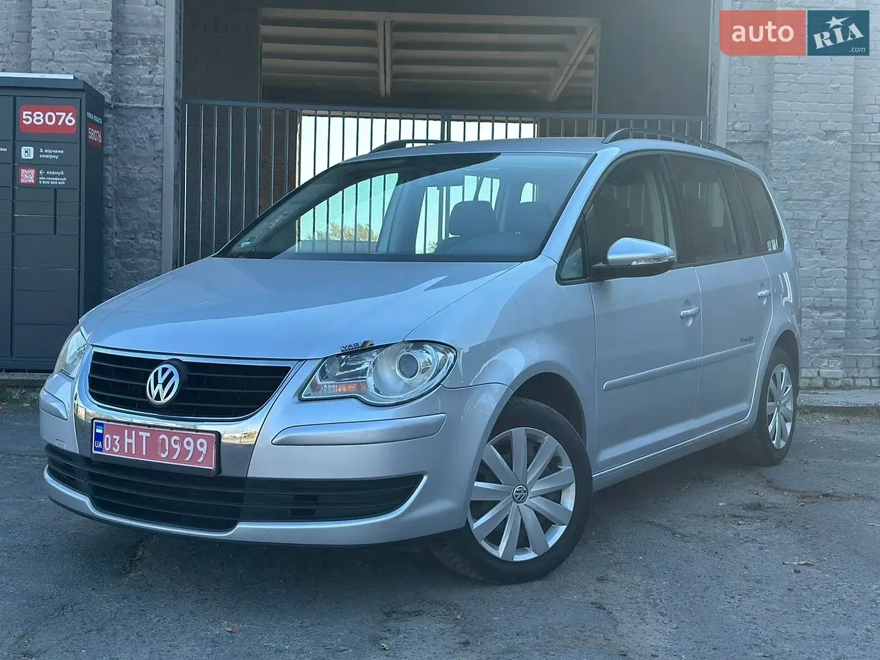 Volkswagen Touran 2009 photo 2