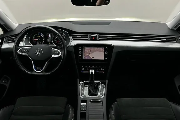 Volkswagen Passat 2023 photo 3