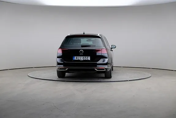 Volkswagen Passat 2023 photo 2