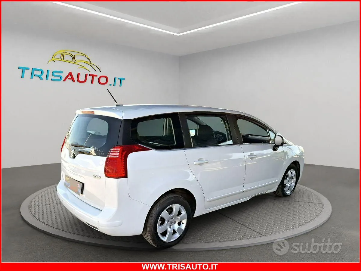 Peugeot 5008 2011 photo 4