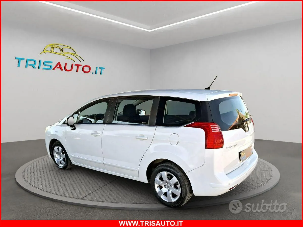Peugeot 5008 2011 photo 2