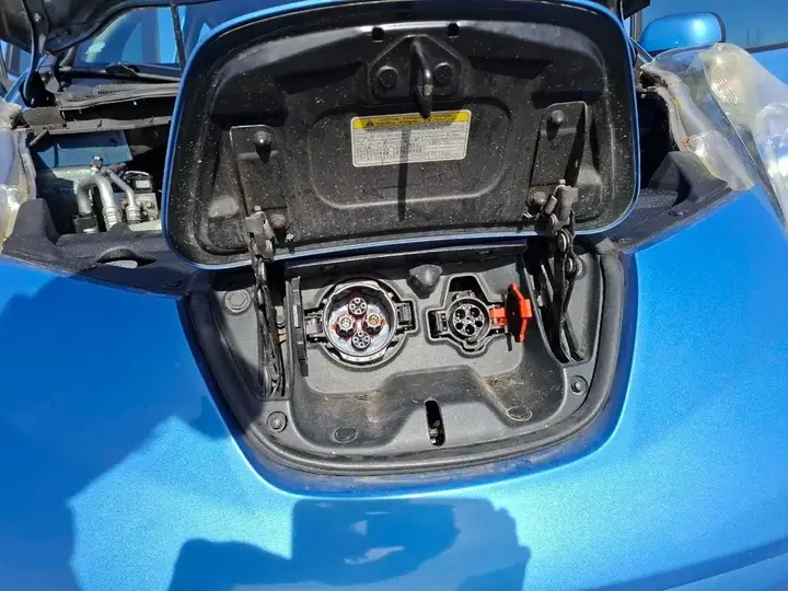 Nissan Leaf 2014 photo 2