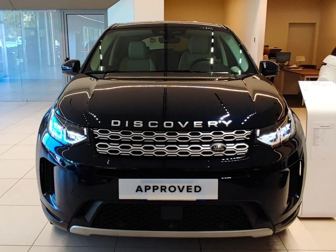 Land Rover Discovery Sport 2022 photo 2