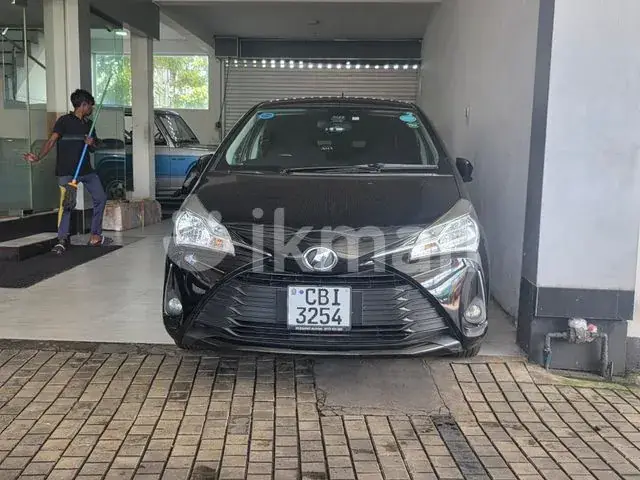 Toyota Vitz 2017 photo 2