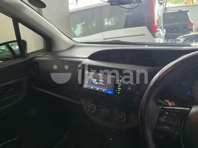 Toyota Vitz 2017 photo 4