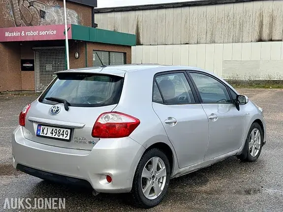 Toyota Auris 2011 photo 5