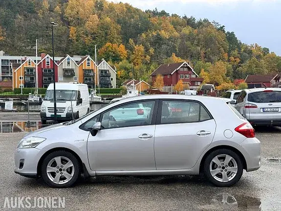 Toyota Auris 2011 photo 3