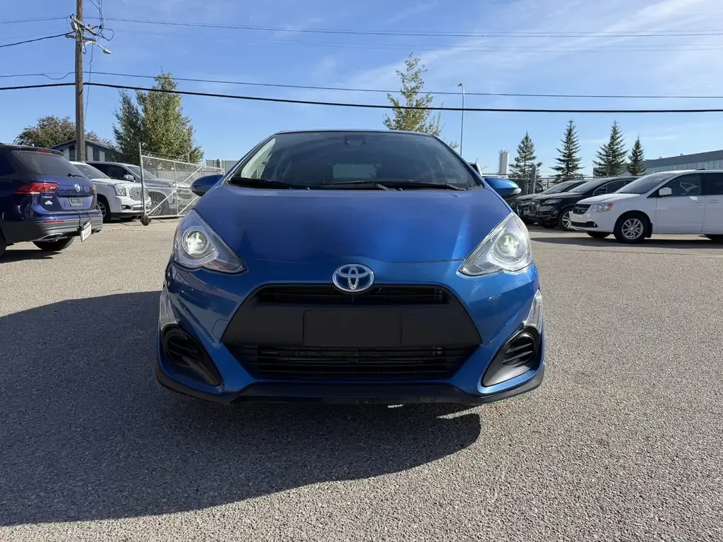 Toyota Prius C 2017 photo 2
