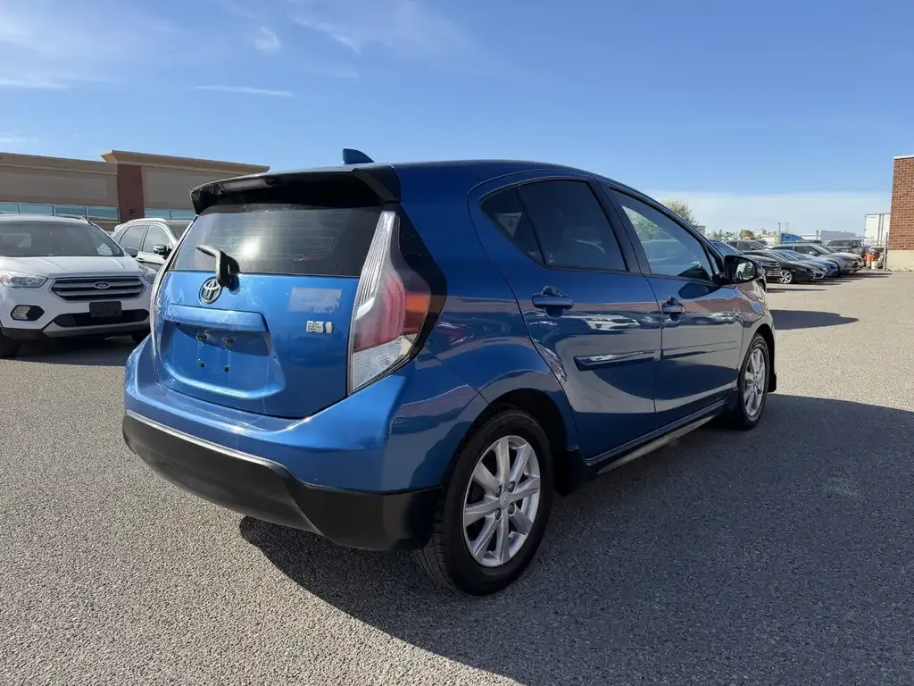 Toyota Prius C 2017 photo 5