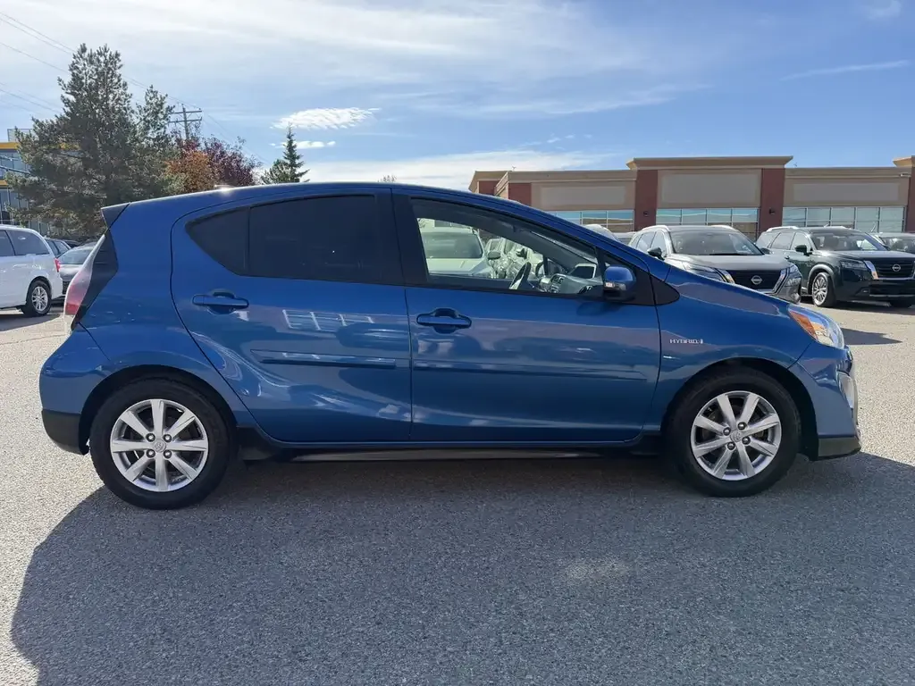 Toyota Prius C 2017 photo 4