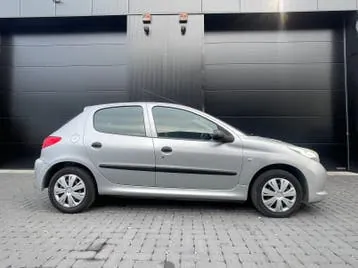 Peugeot 206 2012 photo 2