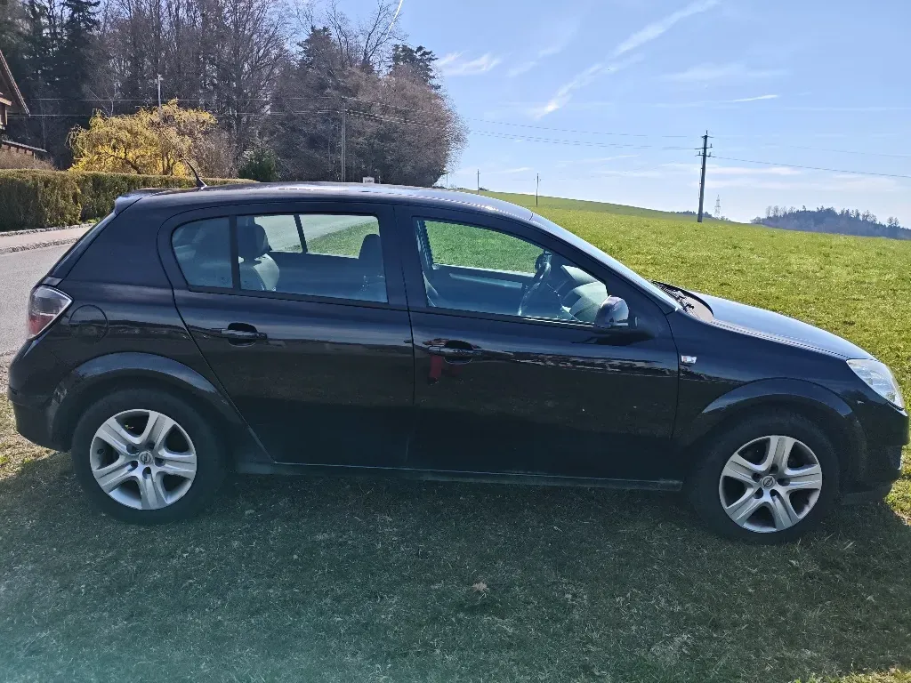 Opel Astra 2009 photo 3