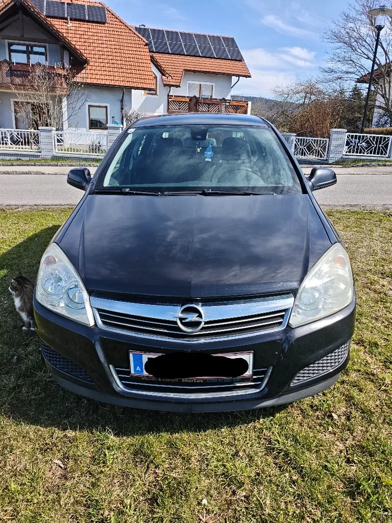 Opel Astra 2009 photo 2