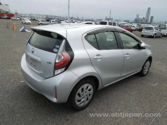 Toyota Aqua 2017 photo 4