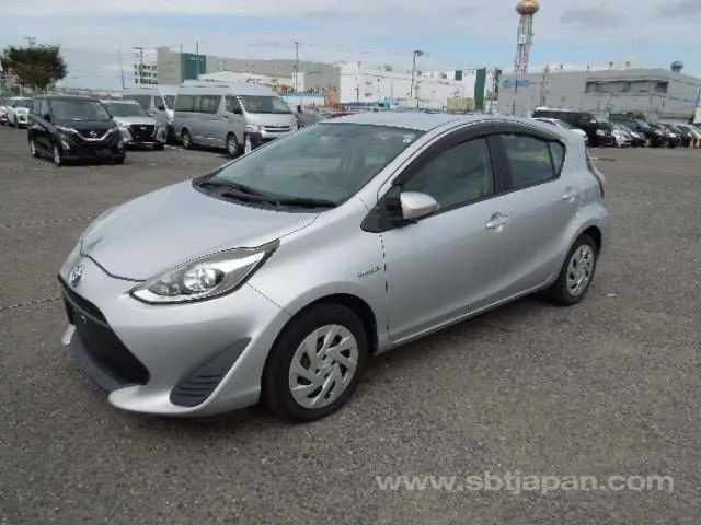 Toyota Aqua 2017 photo 2