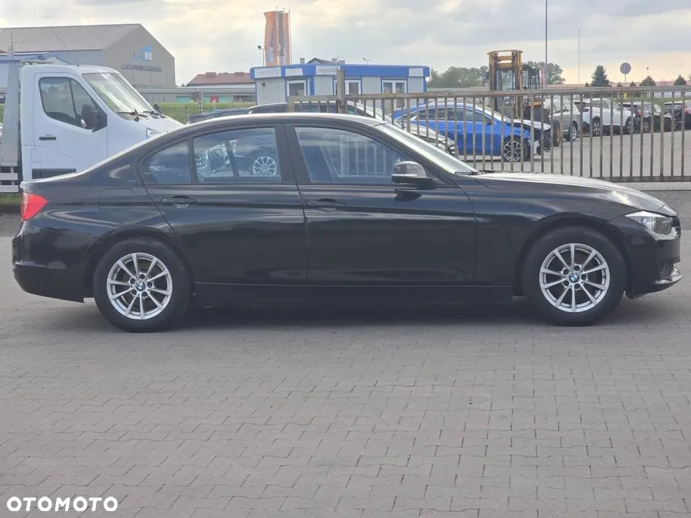 BMW Seria 3 2012 photo 2