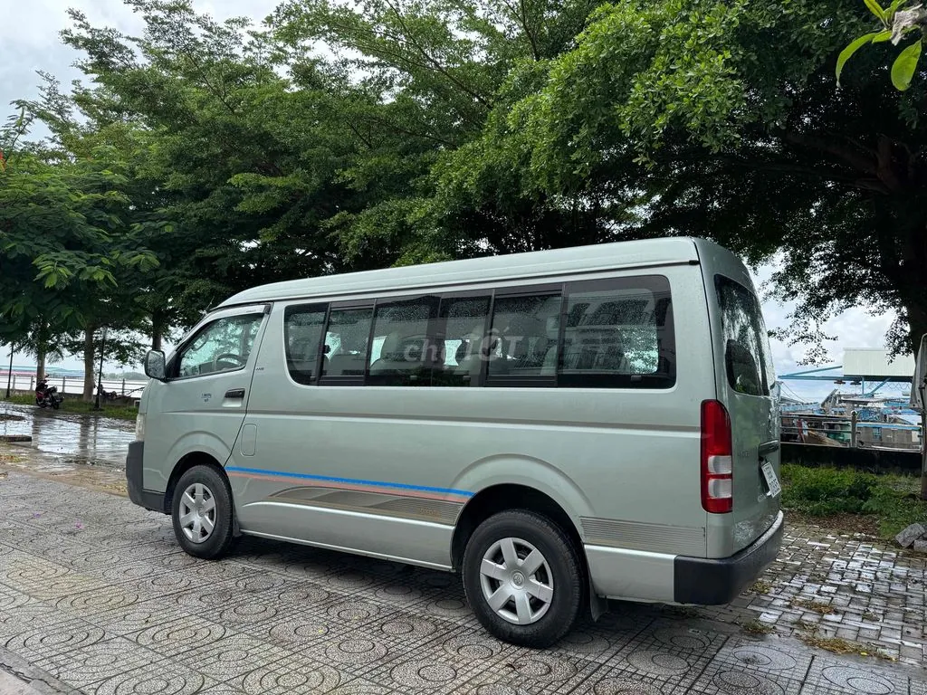 Toyota Hiace 2010 photo 4
