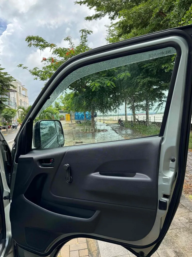 Toyota Hiace 2010 photo 3