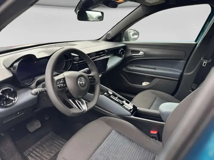 Alfa Romeo Junior 2026 photo 4