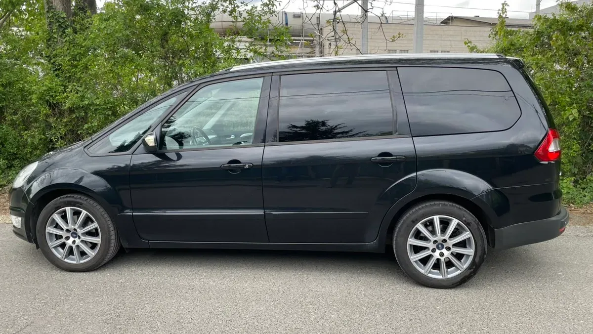 Ford Galaxy 2012 photo 2