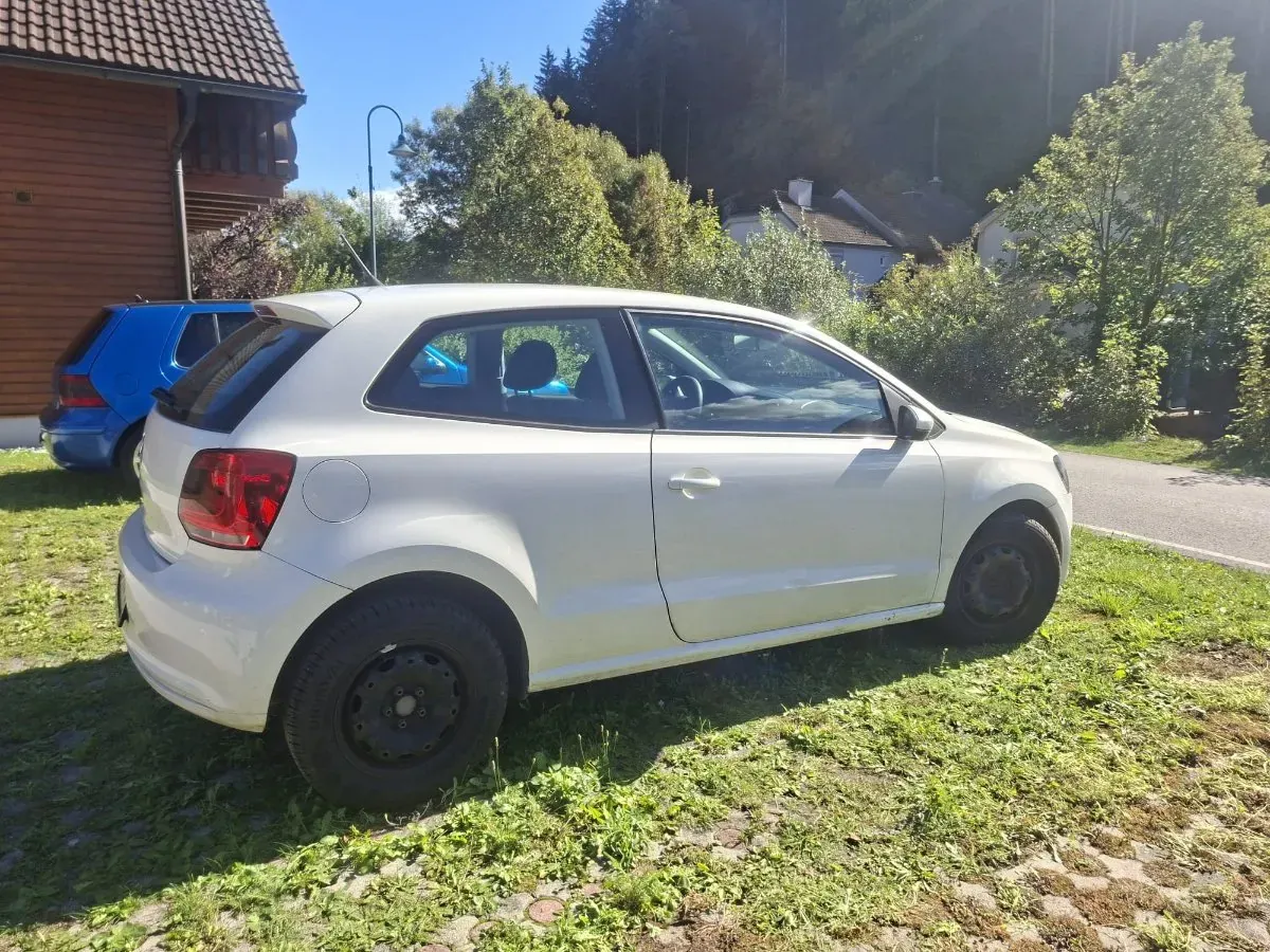 Volkswagen Polo 2011 photo 2
