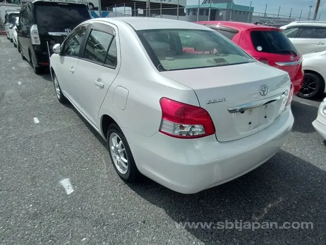 Toyota Belta 2011 photo 3