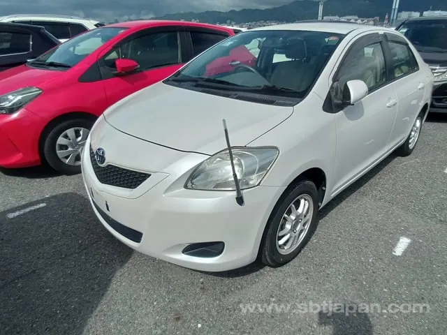 Toyota Belta 2011 photo 2