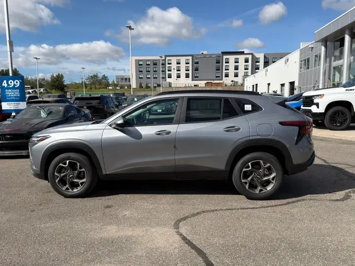 Chevrolet Trax 2026 photo 2