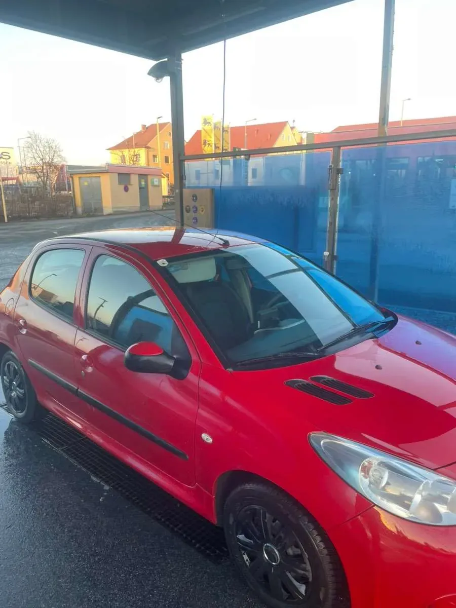 Peugeot 206 2012 photo 3