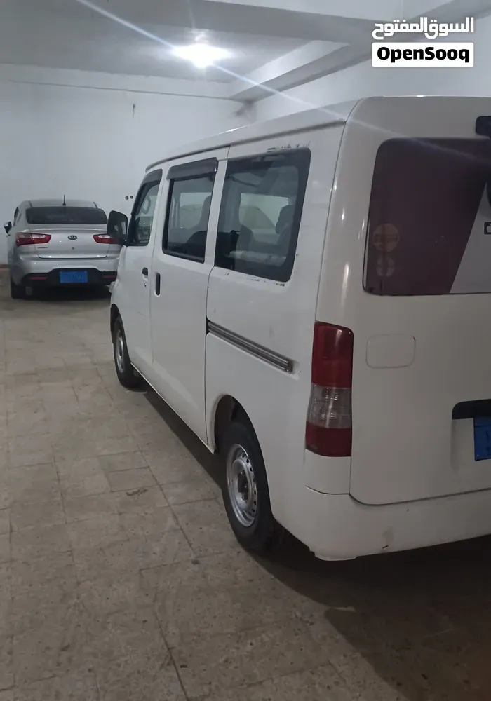 Toyota Bus - Van 2014 photo 2