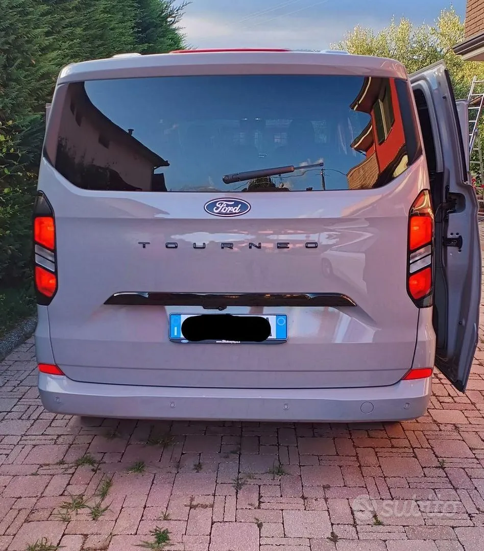 Ford Tourneo Custom 2025 photo 3